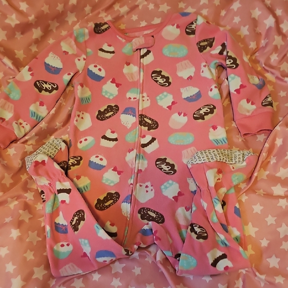 BOGO OFFER🎀 Cherry and Cupcake Kids Pajamas Set - Picture 6 of 7
